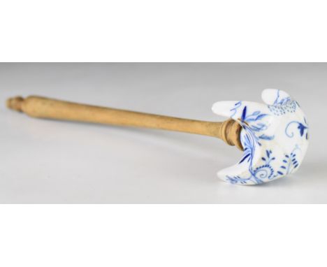 Copenhagen / Meissen or similar porcelain washing / kitchen utensil