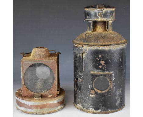 BR (W) railway signal lamp in original container, marked BR (W) to cap, height 34cm