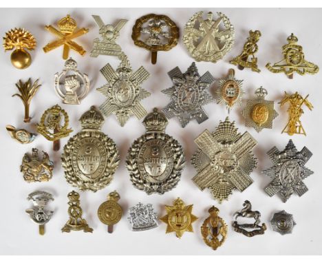 Twenty nine British Army metal badges including Highland Battalion Cyclists Territorial Force, 92nd Gordon Highlanders, 8th S