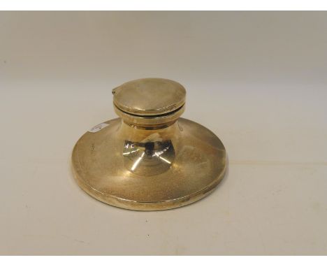 A silver inkwell, Birmingham 1924.