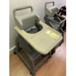 (2) Chaises hautes bébés - un sans cabaret