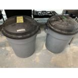 (2) Réceptacles à rebus avec couvercles