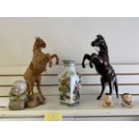 Lot de statues (2) Chevaux, Vase et 3 autres
