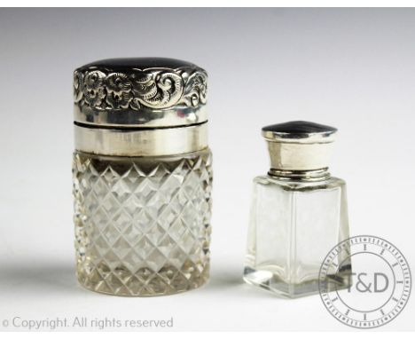 A silver topped dressing table jar, William Hutton and Sons Ltd, Birmingham 1904, with floral design, hinged cover and glass 