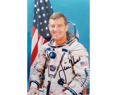 NASA Astronaut Jim Voss signed colour portrait photo 4x6 inches. Nice pose in white space suit of the veteran astronaut. STS-