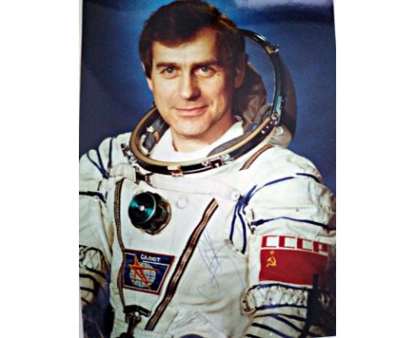 Cosmonaut Aleksandr Pavlovich Aleksandrov signed colour portrait photo 8 x 6 inches. Nice pose in white space suit of the vet