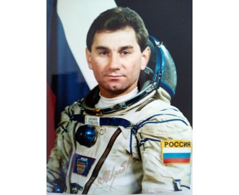 Cosmonaut Vasily Tsibliyev signed colour portrait photo 8 x 6 inches. Nice pose in white space suit of the veteran astronaut.