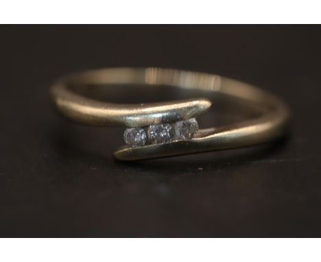 Ladies 9ct White Gold Diamond 3 Stone ring Size N 2g total weight 