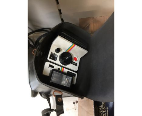 POLAROID CAMERA       C2