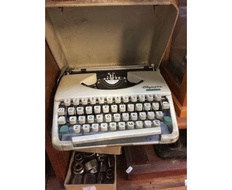 PORTABLE TYPEWRITER