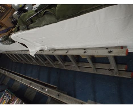 A Extending Aluminium ladder
