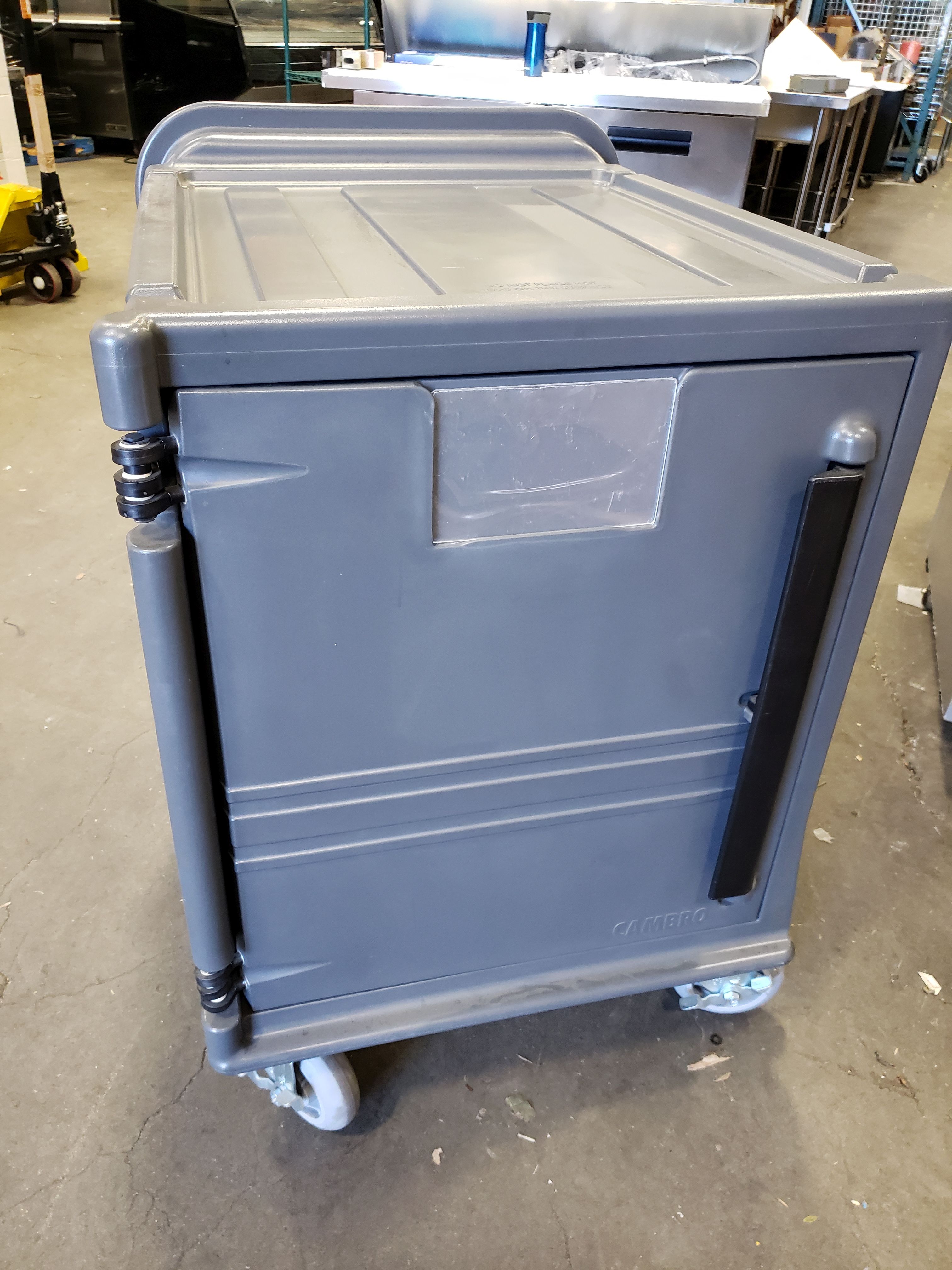 Cambro Insulated Food Transport Cart Model CAMCMBPLHD615 Adjustable