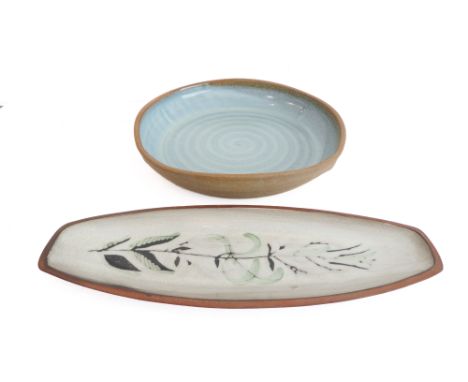 DAVID LEACH (1911-2005) - a circa 1950s boat-shaped studio pottery dish, decorated in scrafitto with a sprig (46 x 15.5cm). P