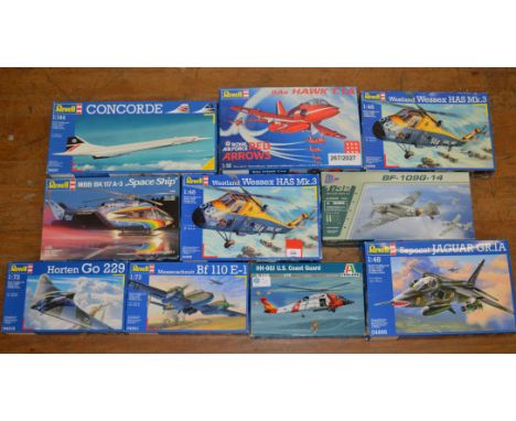 Ten boxed aviation related model kits by Revell, Italeri and 21st Century Toys including Revell 04257 Concorde in 1:144 scale