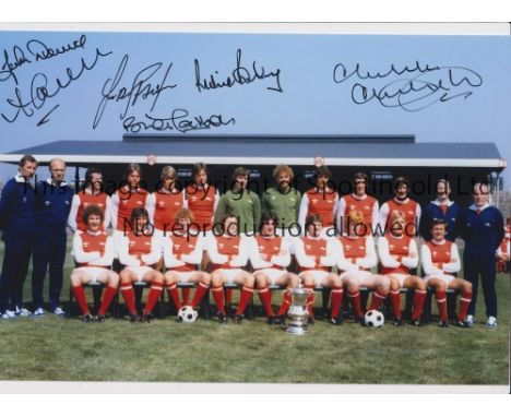 ARSENAL    Autographed 12 x 8 col photo of players posing with the FA Cup at Highbury following victory over Man United in th