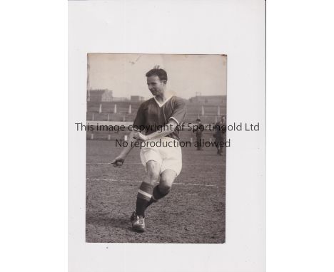 PRESS PHOTO / JOHNNY BERRY / MARK JONES / MAN. UTD.&nbsp; &nbsp; Original 8" X 6" B/W Press photo with stamp and incorrect pa