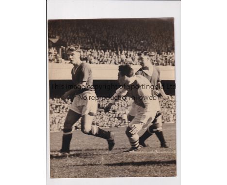 PRESS PHOTO / DUNCAN EDWARDS     Original 10" x 8" B/W Press photo with stamp and paper notation on the reverse with action f