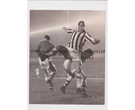 PRESS PHOTO / ARSENAL V JUVENTUS 1958      Original 10" x 8" B/W Press photo with stamp and paper notation on the reverse wit