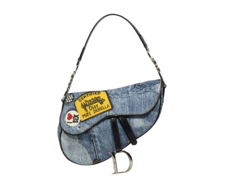 Christian DIOR, Collection Prêt à Porter Printemps-Eté 2001, Sac 'Saddle Miss Diorella'.Directeur artistique: John Galliano. 