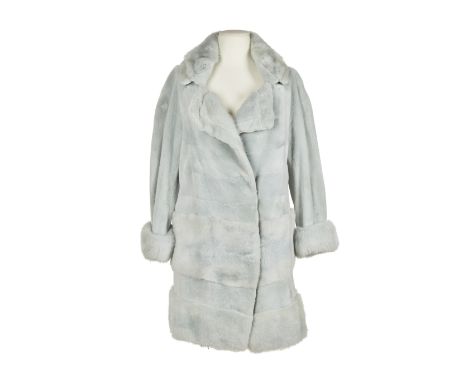 Christian DIOR, Collection Prêt à Porter, 2004. Manteau droit.Directeur artistique: John Galliano. En vison et vison rasé lus