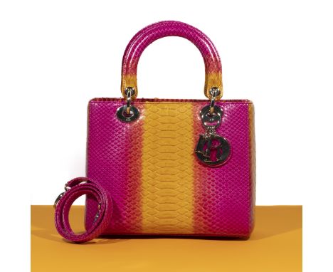 Christian DIOR, Collection Prêt à porter Automne-Hiver 2011, Sac 'Lady Dior' MM.Directeur artistique: John Galliano. En pytho