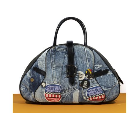 Christian DIOR, Collection Prêt à Porter Automne-Hiver 2001, Sac 'Double Saddle Bowling'.Directeur artistique: John Galliano.