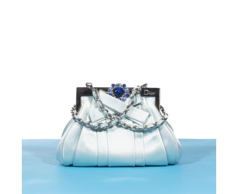 Christian DIOR, Collection Prêt à Porter Automne-Hiver 2007, sac du Soir.Directeur artistique: John Galliano.En soie céladon 