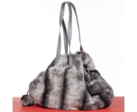 Christian DIOR, Limited Edition n°258, Collection Prêt à Porter Printemps-Eté  2007, Sac 'Drawstring'.Directeur artistique: J
