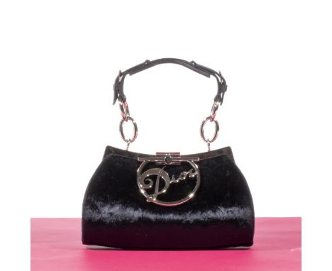 Christian DIOR, Collection Prêt à Porter Printemps-Eté 2004, Sac 'Diva'.Directeur artistique: John Galliano. En satin, et vel