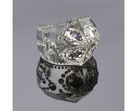 Christian DIOR, Collection Prêt à Porter, circa 2000. Bracelet manchette et bracelet jonc.Directeur artistique: John Galliano