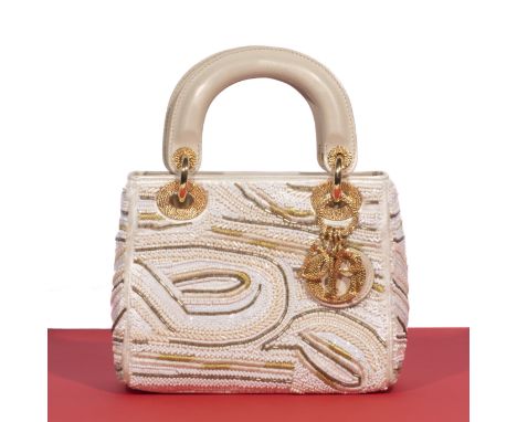 Christian DIOR, Collection Prêt à Porter Printemps-Eté 2012, Sac 'Mini Lady Dior'.Directeur artistique: John Galliano. En sat