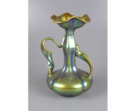Vase mit verschlungenen Bandhenkeln, Zsolnay, Pecz, Mitte 20.Jh. Fayence mit Eosin-Glasur, vierfach gerippt, schlanker Hals m