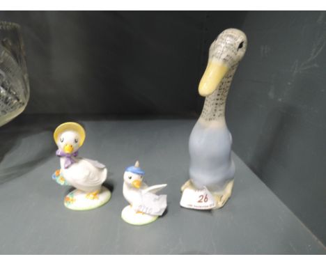A selection of vintage ceramic duck figures by WadeNO CHIPS OR CRACKS, SLIGHT CRAZING ON SMALLEST ONE.LARGEST ONE NOT MARKED 