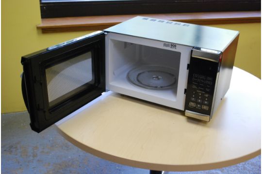 WEST BEND MODEL EM925AJW-P1 MICROWAVE OVEN