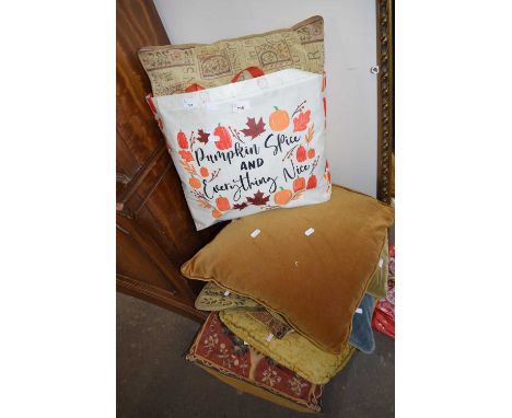 QUANTITY OF TAPESTRY AND OTHER SCATTER CUSHIONS