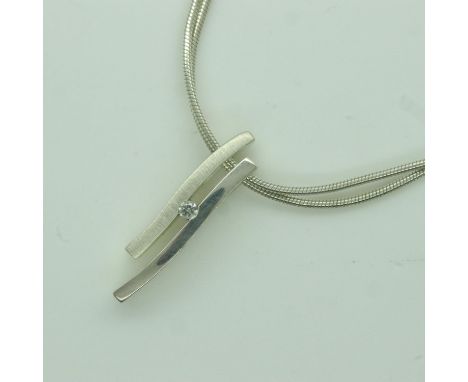 925 silver pendant necklace set with a diamond. UK P&amp;P Group 0 (£6+VAT for the first lot and £1+VAT for subsequent lots) 