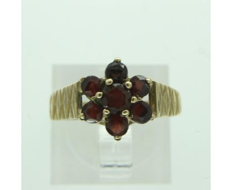 9ct gold garnet set cluster ring, size M, 3.1g. UK P&amp;P Group 0 (£6+VAT for the first lot and £1+VAT for subsequent lots) 