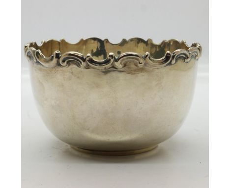 Walker &amp; Hall hallmarked silver bowl, D: 10 cm, 91g. UK P&amp;P Group 2 (£20+VAT for the first lot and £4+VAT for subsequ