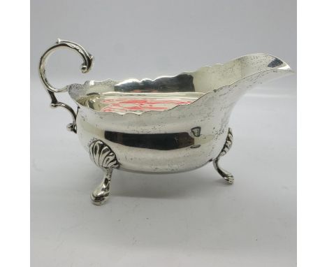 Hallmarked silver sauce boat or creamer, London assay, 170g. UK P&amp;P Group 1 (£16+VAT for the first lot and £2+VAT for sub
