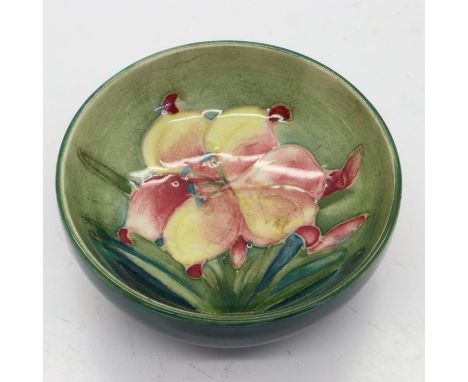 Small Moorcroft bowl in the Freesia pattern, no cracks or chips, D: 80 mm. UK P&amp;P Group 1 (£16+VAT for the first lot and 