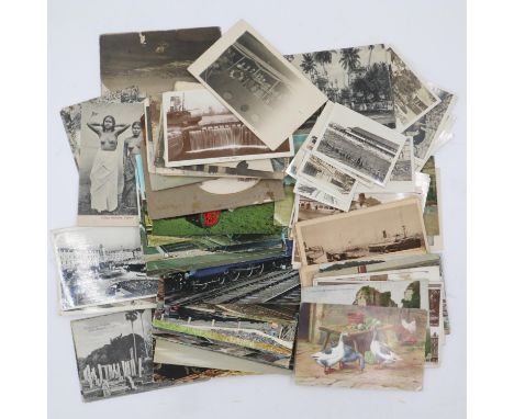 Collection of mixed postcards and photographs. UK P&amp;P Group 2 (£20+VAT for the first lot and £4+VAT for subsequent lots) 