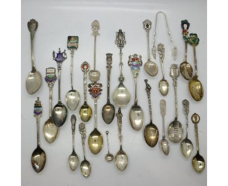 Hallmarked, sterling and continental silver souvenir teaspoons, 268g. UK P&amp;P Group 2 (£20+VAT for the first lot and £4+VA