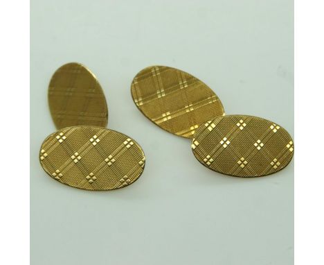 Pair of 18ct gold cufflinks, face L: 20 mm, 6.1g, chains are not hallmarked. UK P&amp;P Group 0 (£6+VAT for the first lot and