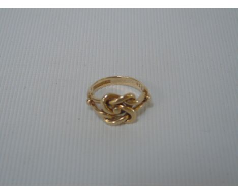 9ct gold ring.  Approx 3.8g