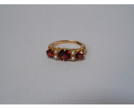 9ct Marnet and Pearl 