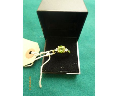 Kiwi topaz dress ring (Size R)