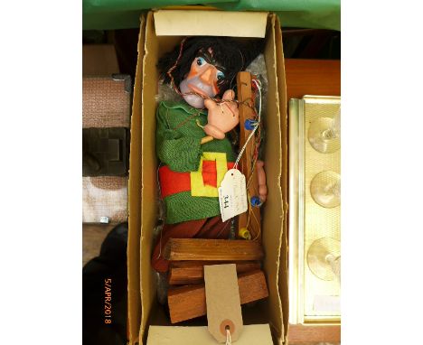 Pelham Puppet 'Giant' in original presentation box