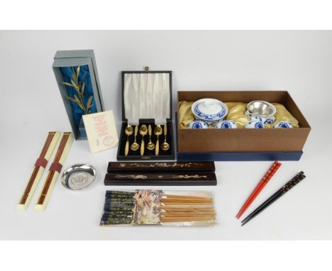 A quantity of porcelain items including ; a twenty two piece Oriental dinner set, boxed, a Susie Cooper part coffee service, 