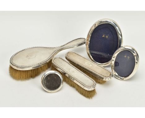 AN ASSORTED SILVERWARE COLLECTION TO INCLUDE, a silver three-piece brush set to include a hair brush and two clothes brushes,