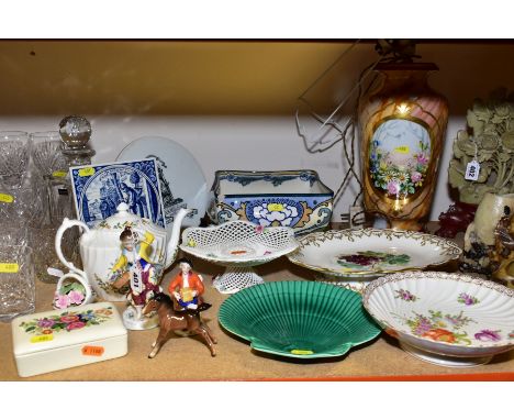 A GROUP OF CERAMICS, to include a Dresden footed bowl, painted with sprays of flowers, diameter 21cm, an Aynsley Cottage Gard